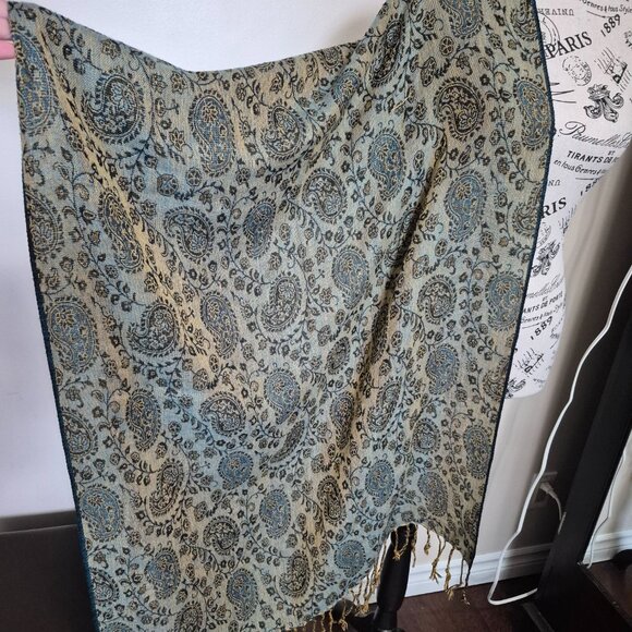 Paisley Wrap / Scarf - Picture 3 of 9